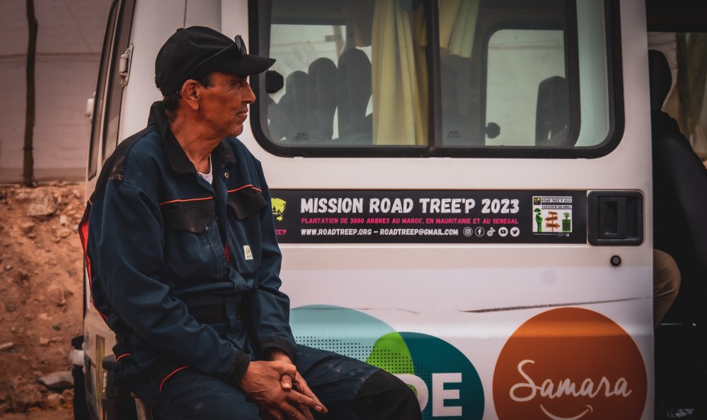 L'équipe Griots Prod. a eu le privilège de se voir confier la réalisation d'un documentaire captivant. En partenariat avec l'association Road Tree'P, cette mission d'envergure s'étend sur trois pays emblématiques : le Maroc, la Mauritanie et le Sénégal, où l'objectif noble est de redonner vie à la nature à travers des campagnes de plantation d'arbres.